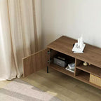 Meuble TV en bois de santal doré de 60 pouces de large, convient aux téléviseurs de 45 à 75 pouces, console média moderne avec placards de rangement et portes à lattes pour le salon