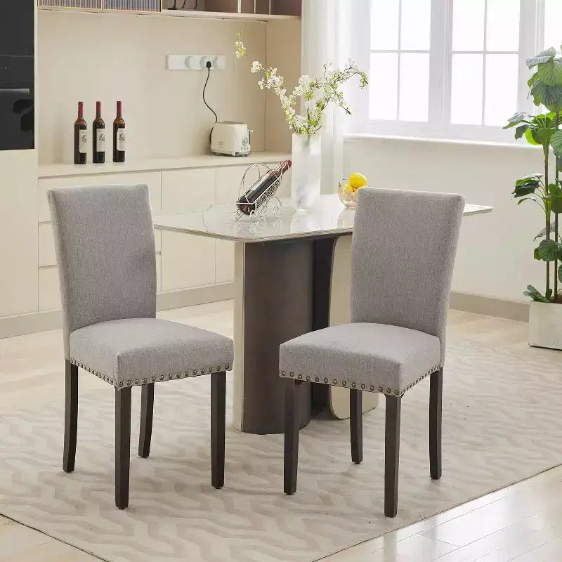 Lot de 2 chaises de salle à manger rembourrées avec garniture cloutée, chaises de salle à manger Parsons avec pieds en bois, chaises d'appoint en tissu pour la cuisine